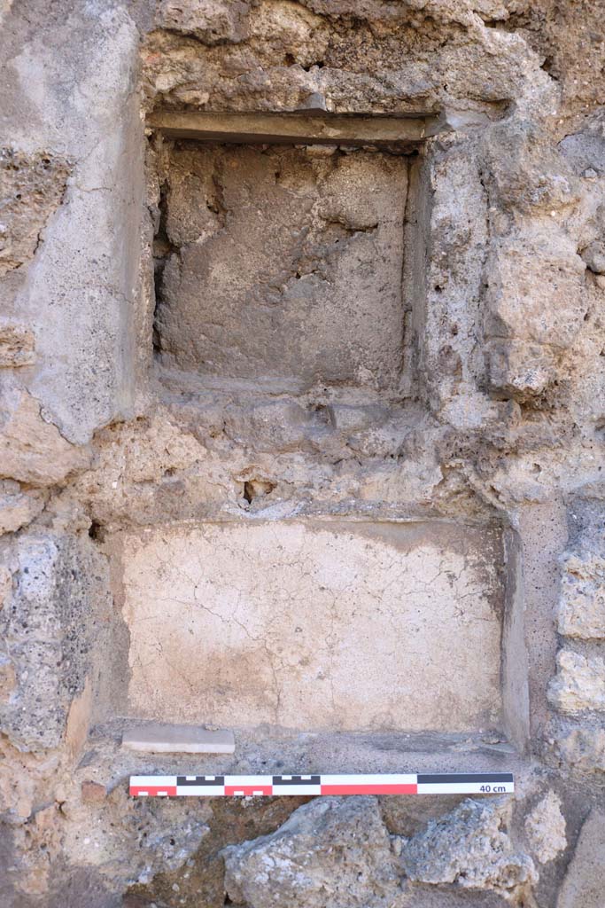 IX.7.24 Pompeii. December 2018. 
Detail of niche/recesses set into west wall. Photo courtesy of Aude Durand.