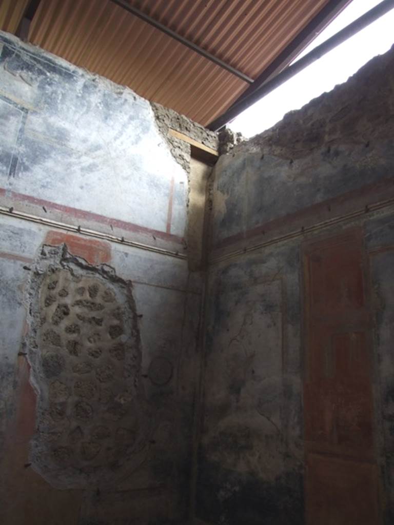 IX.8.6 Pompeii. December 2007. Room 40, north east corner of cubiculum.