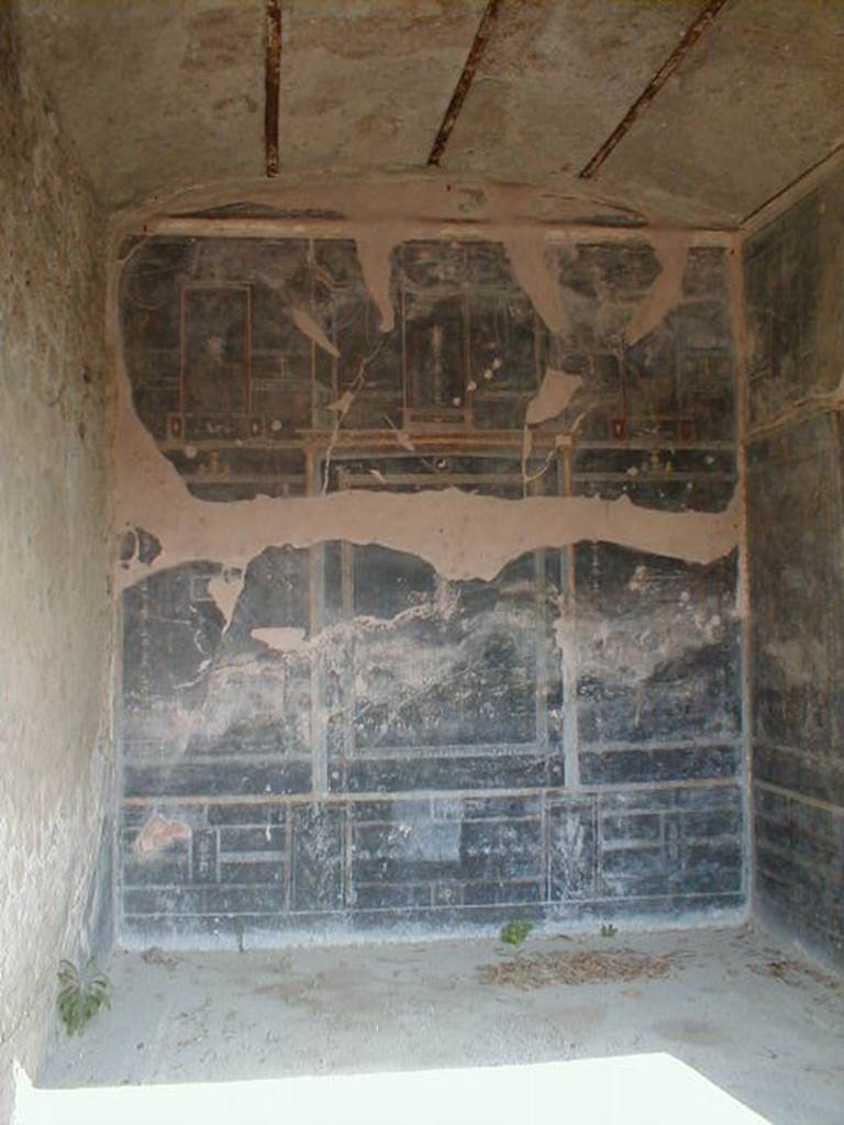 IX.8.6 Pompeii.  September 2004.  Room in north east corner of peristyle.