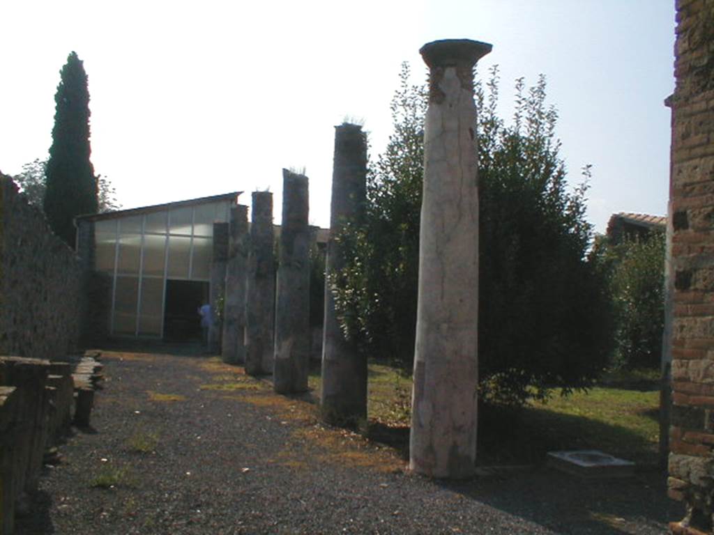 IX.8.6 Pompeii.  September 2004.  East side of Peristyle looking south.