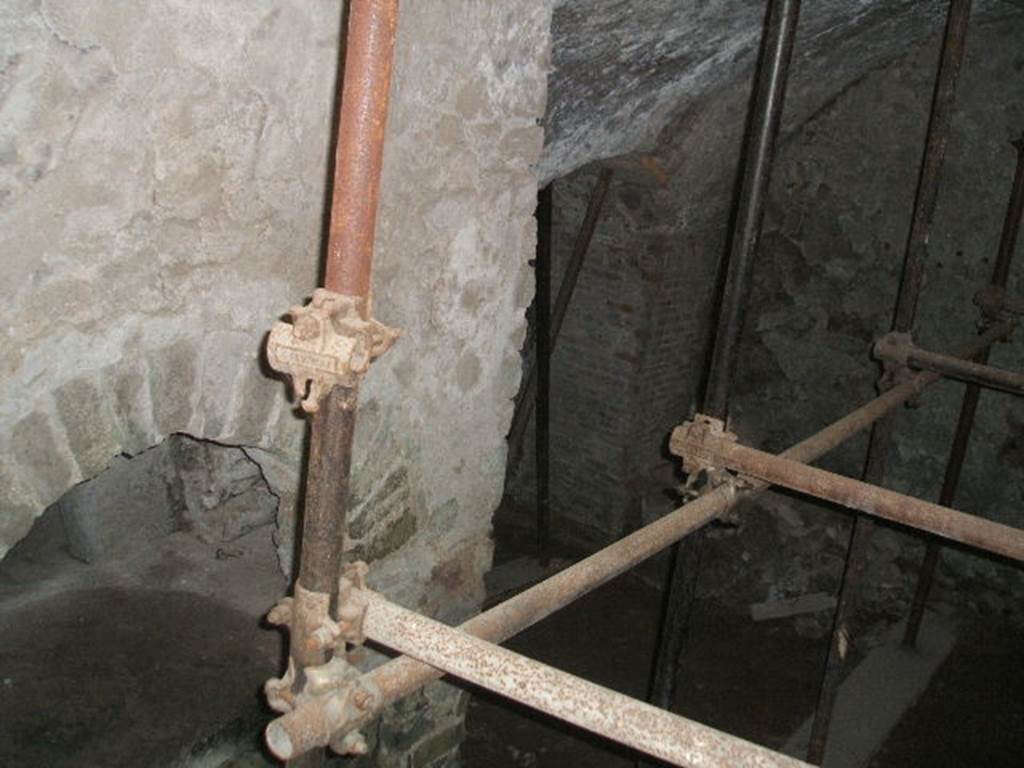 IX.8.6 Pompeii. September 2004. Cellar, or servants kitchen. This room is under the baths area, the photo was taken from Vicolo del Centenario.
