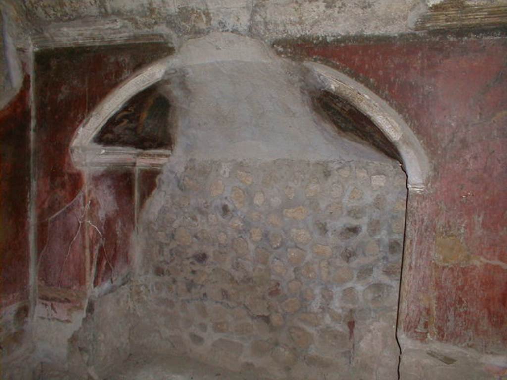 IX.8.6 Pompeii.  September 2004.  Room 34.  South wall.