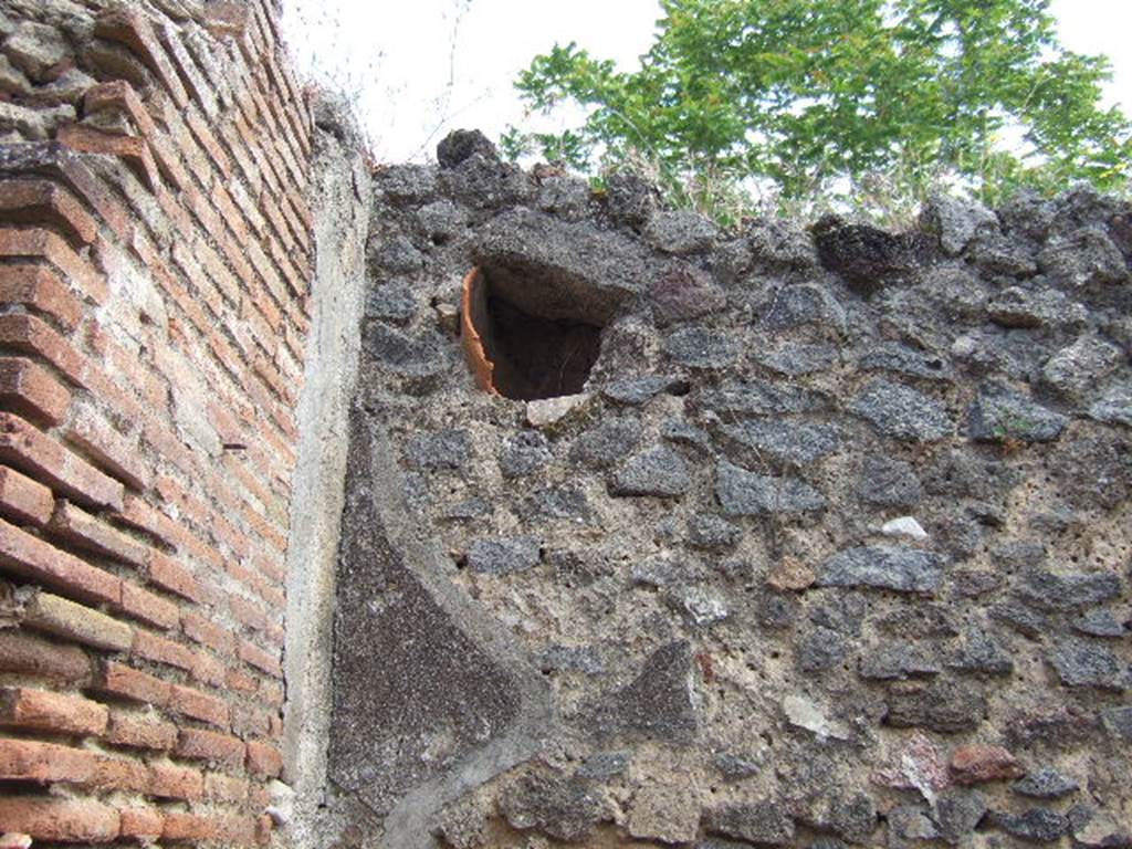 IX.9.6 Pompeii. May 2006. Upper east wall of atrium.