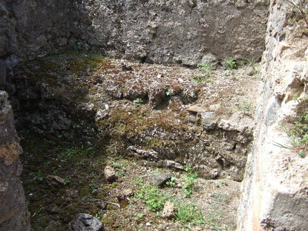 IX.9.6 Pompeii. May 2006. Hearth or bench in kitchen. Looking west. According to NdS, this masonry bench may have been a bed? See Notizie degli Scavi, 1889, p.123.