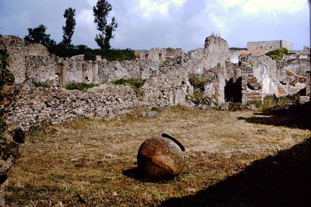 IX.9.6/10 Pompeii. 1964. Looking north-west across garden area after clearing.  Photo by Stanley A. Jashemski.
Source: The Wilhelmina and Stanley A. Jashemski archive in the University of Maryland Library, Special Collections (See collection page) and made available under the Creative Commons Attribution-Non Commercial License v.4. See Licence and use details.
J64f1238