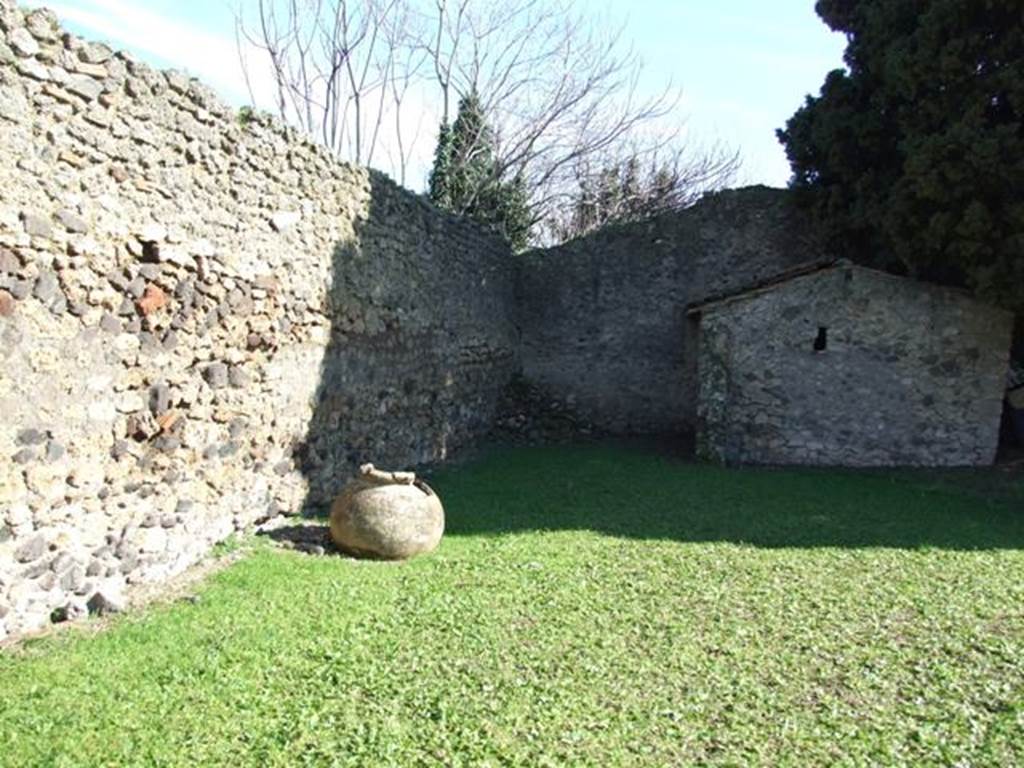 IX.9.10 Pompeii.  March 2009. Looking south east.