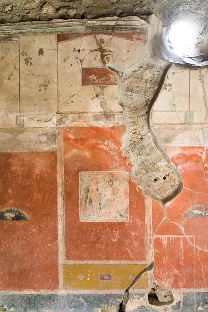 IX.9.c Pompeii. March 2023. 
Upper and centre of east wall of cubiculum. Photo courtesy of Johannes Eber.