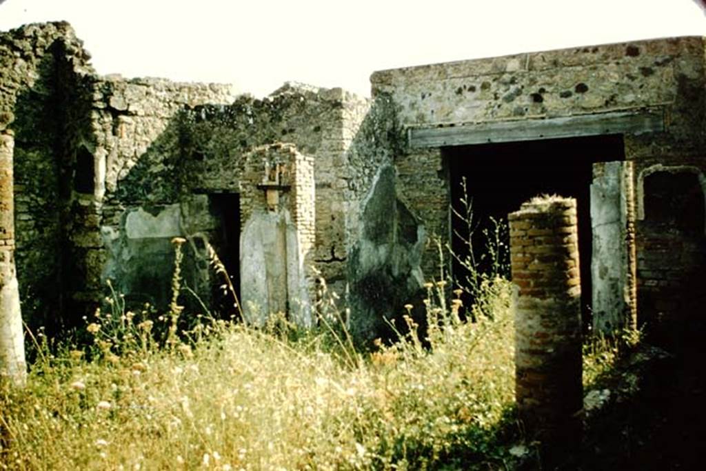 IX.9.c Pompeii. 1957. Looking south-west across peristyle. Photo by Stanley A. Jashemski.
Source: The Wilhelmina and Stanley A. Jashemski archive in the University of Maryland Library, Special Collections (See collection page) and made available under the Creative Commons Attribution-Non Commercial License v.4. See Licence and use details.
J57f0192