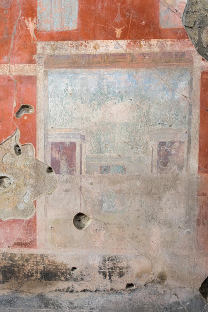 IX.9.c Pompeii. March 2023. 
Central panel on south wall of triclinium, detail of architectural painting with figures.
Photo courtesy of Johannes Eber.