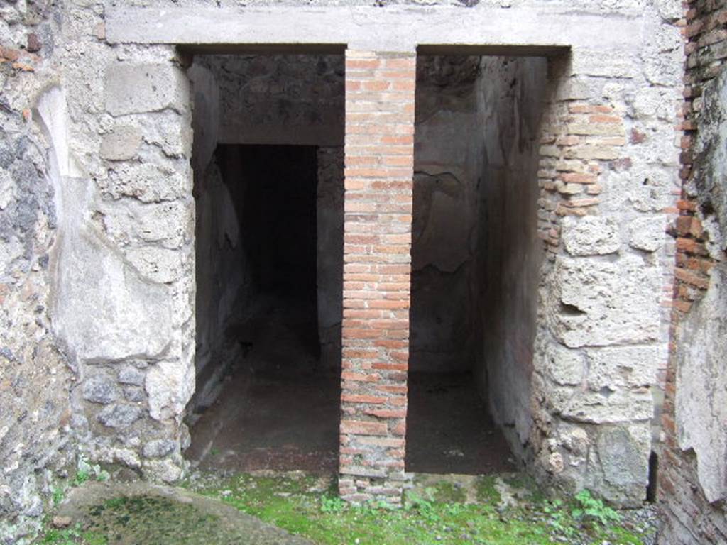 IX.9.c Pompeii. December 2005. Room with two doorways, in south-west corner of portico.
According to NdS, the need for two doorways was not understood, other than to have greater light.
See Notizie degli Scavi, 1889, p.129
