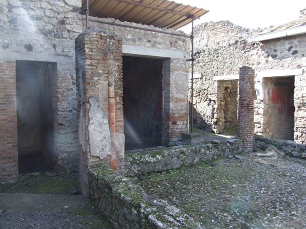 IX.9.c Pompeii.  March 2009.  Looking west across Peristyle.