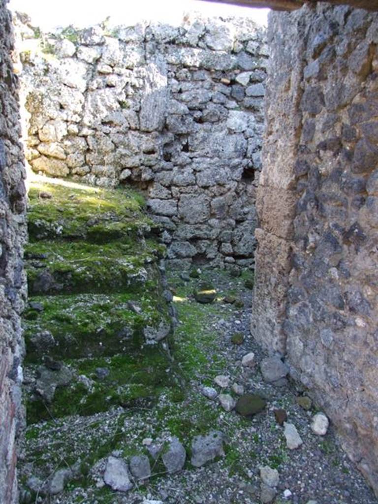 IX.9.d Pompeii. March 2009. Room h, stairs to upper floor, looking south. 
The continuation for the wooden stairs can be just seen on the south wall.