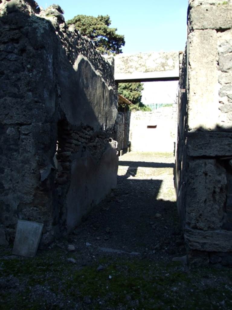 IX.9.d Pompeii. March 2009. Entrance fauces a, looking east. According to Jacobelli, two paintings of gladiators were discovered in the atrium of this house when it was excavated in 1889.
One was on the wall to the right of the entrance, the other was found in the space adjoining the entrance. Both were in quite poor and damaged condition when found.
See Jacobelli, L., 2003. Gladiators at Pompeii. Roma: L’Erma di Bretschneider. (p.83)
According to NdS, on the external wall near to the entrance, on the left above a layer of plaster, two combatant Gladiators were seen. They had now vanished, (see NdS, 1888, p.518)
See Notizie degli Scavi, 1889, p.130