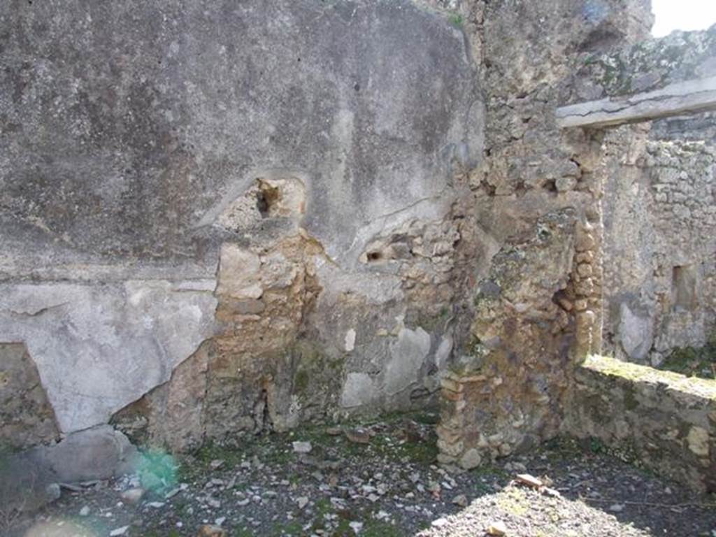 IX.9.e Pompeii.  March 2009.  Room 16.  South west corner, with window to small atrium.