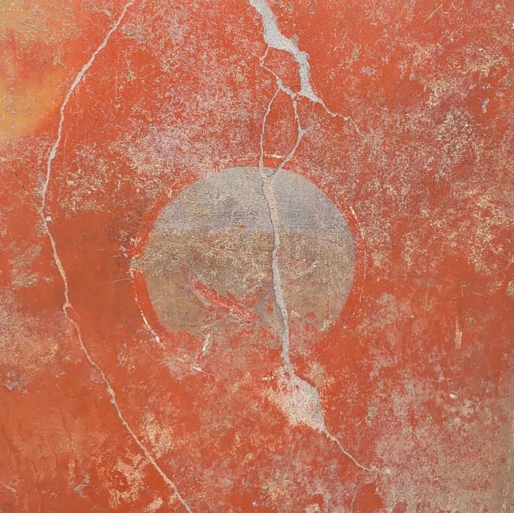 IX.10.1 Pompeii. May 2023. Cubiculum 5. South wall. Medallion to west of fresco of Poseidon and Amymone.
IX.10.1 Pompeii. Maggio 2023. Cubiculum 5. Parete sud. Medaglione a ovest dell’affresco di Poseidone e Amimone.
Photograph © Parco Archeologico di Pompei.
Vedi/See PAP : Nuovi scavi della Regio IX