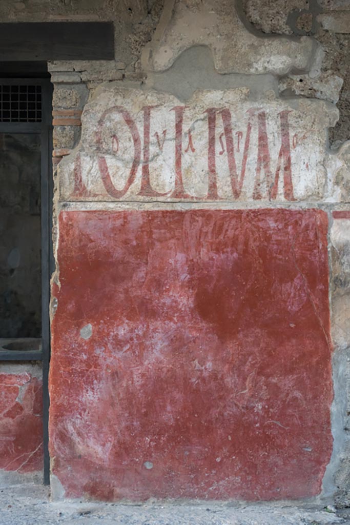 IX.11.2 Pompeii. October 2023. 
Graffiti between entrances IX.11.2 and 3. Photo courtesy of Johannes Eber.