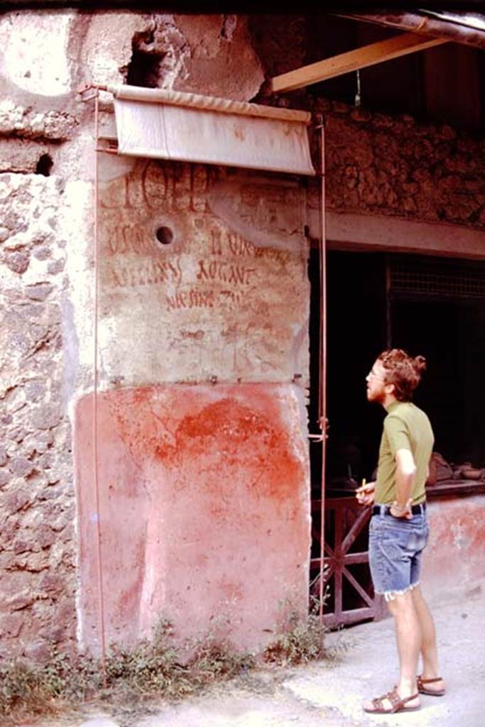 IX.11.2 Pompeii. 1974. Graffiti on west side of entrance doorway. Photo by Stanley A. Jashemski.   
Source: The Wilhelmina and Stanley A. Jashemski archive in the University of Maryland Library, Special Collections (See collection page) and made available under the Creative Commons Attribution-Non Commercial License v.4. See Licence and use details. J74f0160