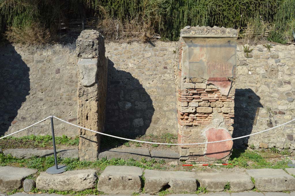 IX.11.7 Pompeii. October 2017. Looking north towards entrance doorway, in centre.
Foto Taylor Lauritsen, ERC Grant 681269 DÉCOR.