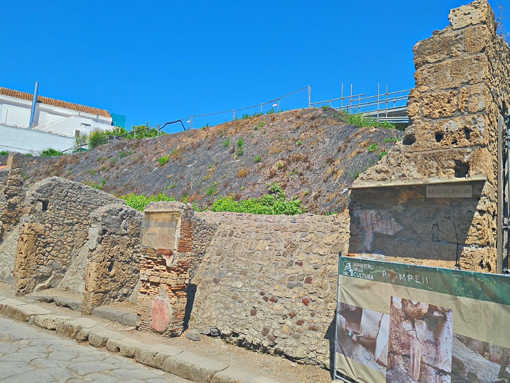IX.11.6/7 and 8 (in centre), on north side of Via dell’Abbondanza. June 2024. 
Looking north-west towards entrance doorways. Photo courtesy of Giuseppe Ciaramella.