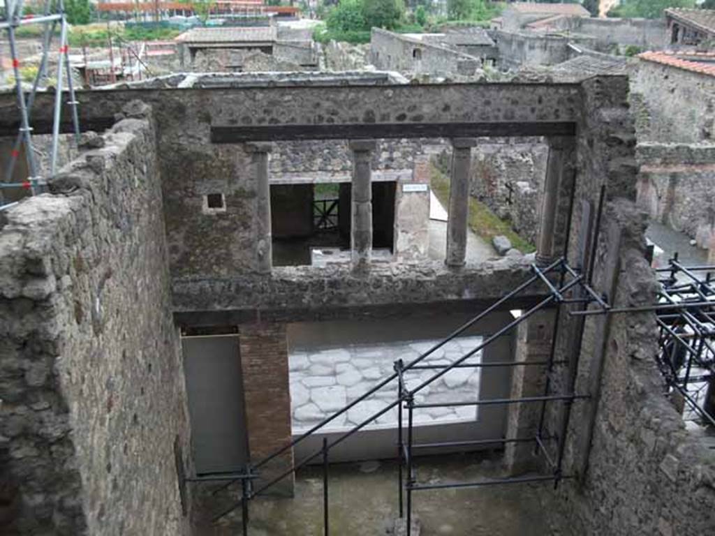 IX.12.2 Pompeii. May 2010. Doorway to stairs to upper floor, on left, and IX.12.1, room “a”, in centre. 
Looking south towards and across Via dell’Abbondanza.