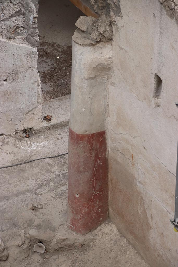 IX.12.4 Pompeii. October 2024. 
Small courtyard “m”, detail from south wall in south-west corner. Photo courtesy of Klaus Heese.