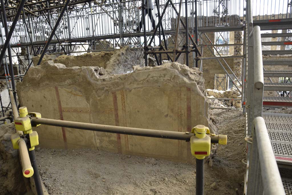 IX.12.4 Pompeii. February 2017. Room “o”, upper south wall
South wall of another rear room, against the north wall of room “l(L)” being excavated, on west side of bakery at IX.12.6.
(Photo courtesy of Johannes Eber.
