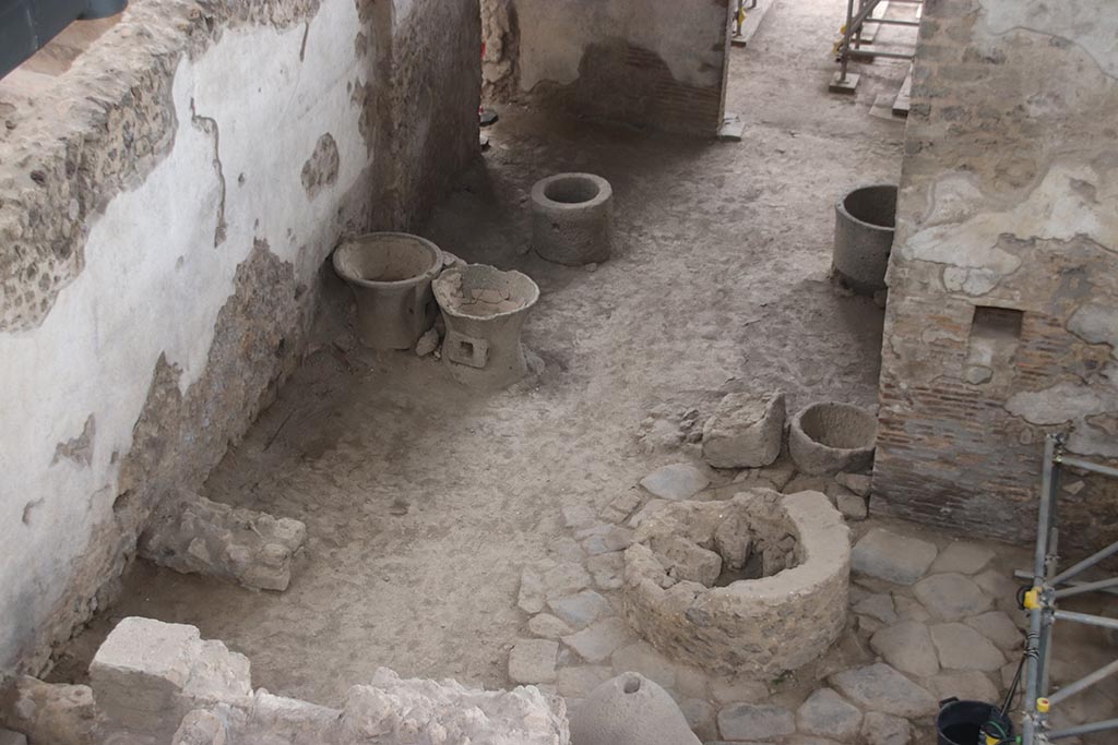 IX.12.6 Pompeii. October 2024. Looking south from above room “f”, across room “e” towards entrance room “b”. Photo courtesy of Klaus Heese.
