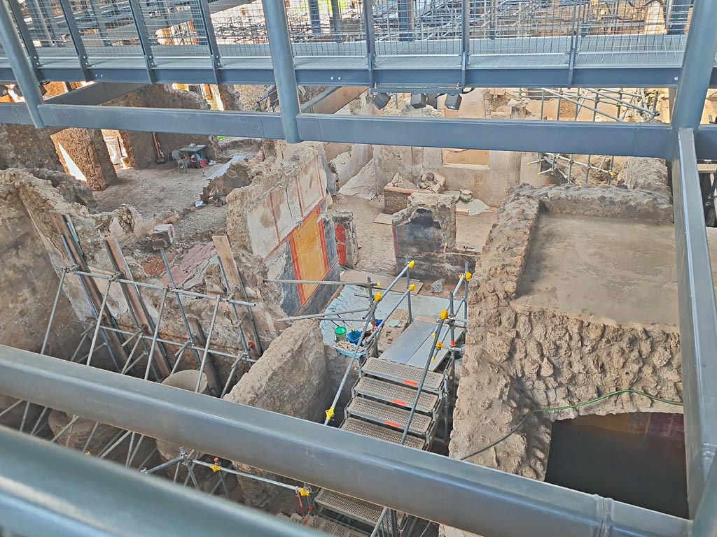IX.12.6/4 Pompeii. June 2024. 
Looking west from above room “f” in bakery, on left. The stairs descend from IX.12.4 into room “g”.  Room “i” is on the right.
Photo courtesy of Giuseppe Ciaramella.