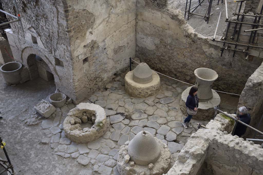IX.12.6 Pompeii. February 2017. 
Room “f”, the bakery, looking south-west towards north side of oven “d”, from above. Photo courtesy of Johannes Eber.