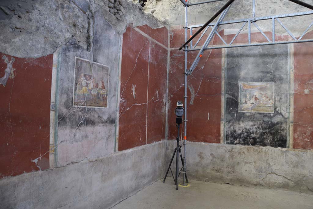 IX.12.6 Pompeii. February 2017. 
Room “m”, looking towards west wall, north-west corner and north wall in triclinium. Photo courtesy of Johannes Eber.