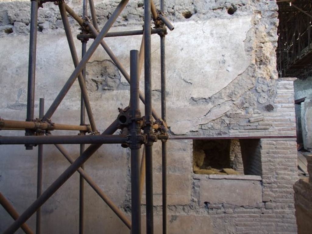 IX.12.6 Pompeii. March 2009. 
Room “a”, north wall, and side of oven. The bread would have been put into the oven through the square opening.