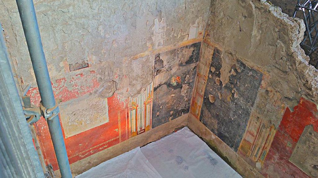 IX.12.9 Pompeii. 2016/2017. 
Room “u”, north wall and north-east corner with unfinished paintings. Photo courtesy of Giuseppe Ciaramella.