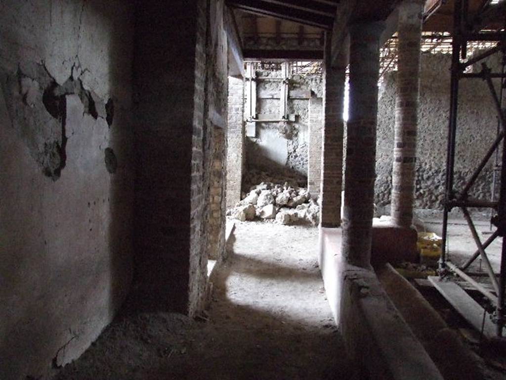 IX.12.9 Pompeii. December 2006. 
South-east corner of peristyle/garden 5, underneath prothyron numbered 7, with room 8, in centre, on south side.