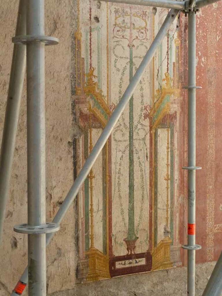 IX.12.9 Pompeii. May 2010. Room “u”, north wall, west panel. Architectural painting.