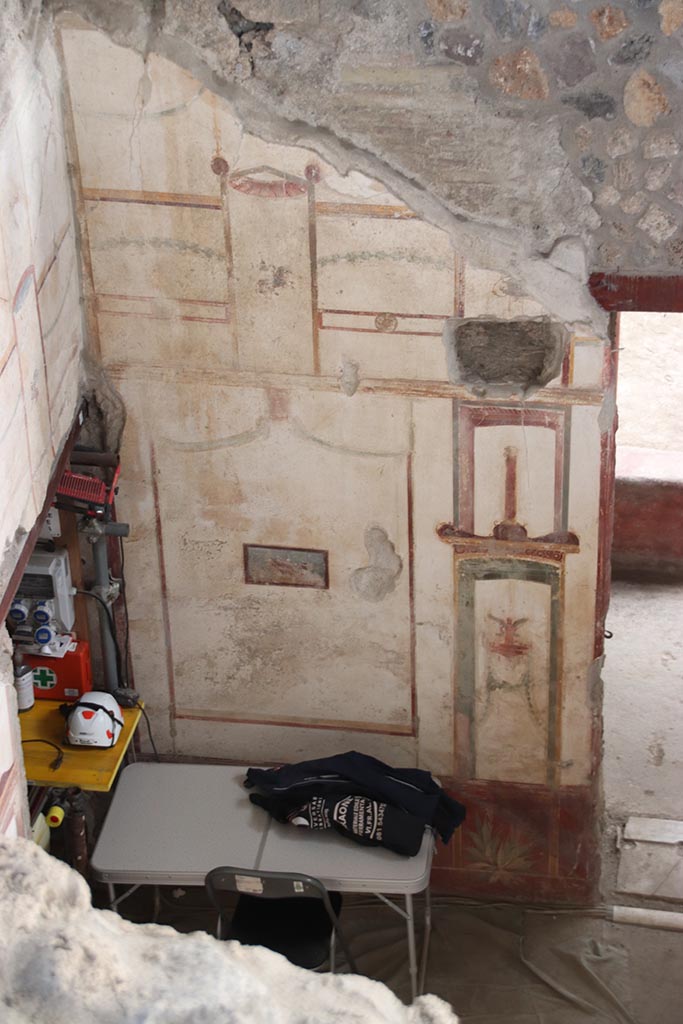IX.12.9 Pompeii. October 2024. 
Room 13, south wall in south-east corner. Photo courtesy of Klaus Heese.