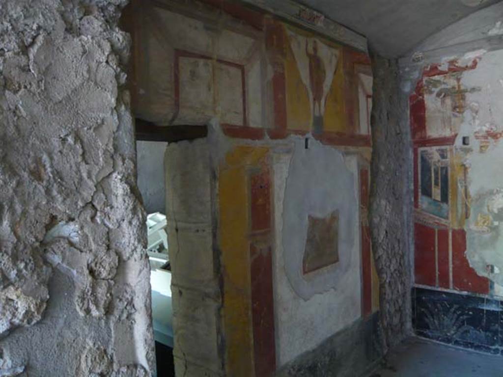 IX.13.1-3 Pompeii. May 2012. Room 17, east wall. Photo courtesy of Buzz Ferebee.