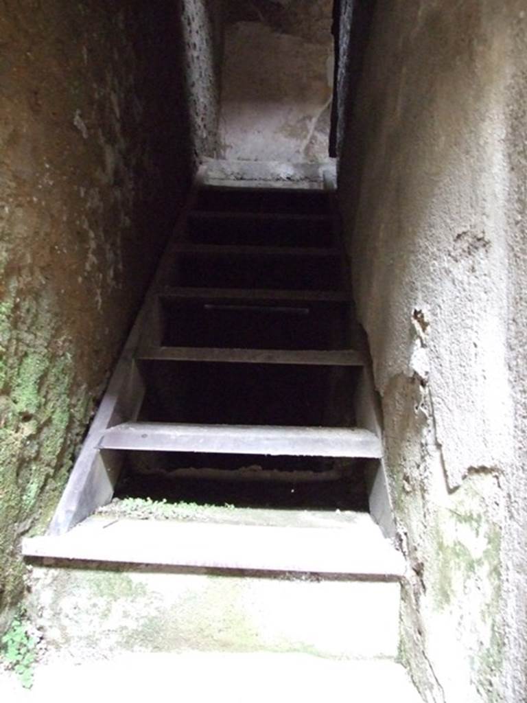 IX.13.1-3 Pompeii. March 2009. Room 21, stairs to upper floor.