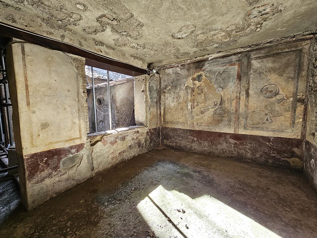 IX.13.3 Pompeii. November 2024. 
Room 22, looking towards south-west corner, with window in south wall. Photo courtesy of Annette Haug.