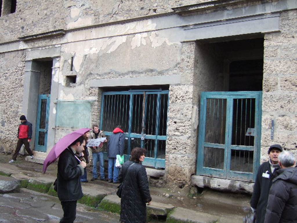 IX.13.1, IX.13.2 and IX.13.3 Pompeii. December 2005. Entrances.