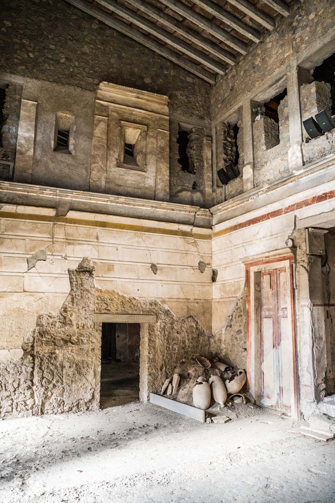 IX.13.3 Pompeii. October 2021. 
Room 1, upper west wall and north-west corner. Photo courtesy of Johannes Eber.