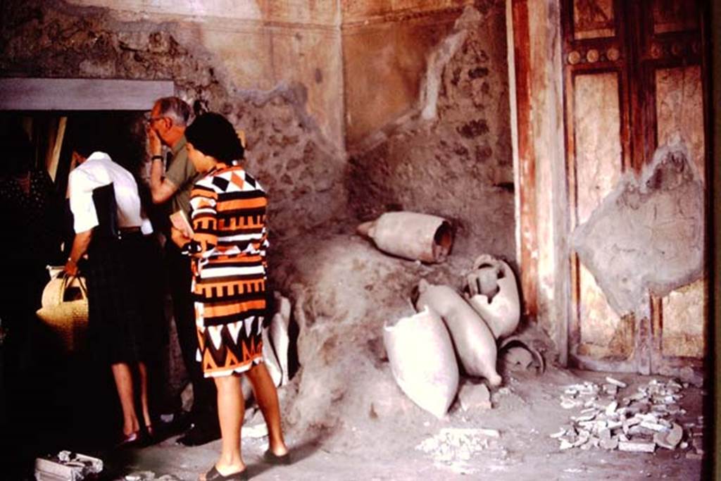 IX.13.1-3 Pompeii. 1972. Room 1, west wall and north-west corner. Photo by Stanley A. Jashemski. 
Source: The Wilhelmina and Stanley A. Jashemski archive in the University of Maryland Library, Special Collections (See collection page) and made available under the Creative Commons Attribution-Non Commercial License v.4. See Licence and use details. J72f0254