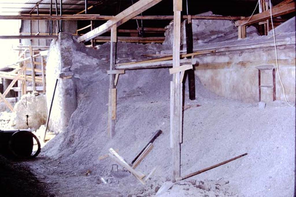 IX.13.1-3 Pompeii. 1972. During excavations, looking south-west.  Photo by Stanley A. Jashemski. 
Source: The Wilhelmina and Stanley A. Jashemski archive in the University of Maryland Library, Special Collections (See collection page) and made available under the Creative Commons Attribution-Non Commercial License v.4. See Licence and use details.
J72f0497