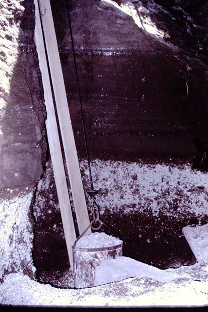 IX.13.1-3 Pompeii. 1972. Removing lapilli during excavations. Photo by Stanley A. Jashemski. 
Source: The Wilhelmina and Stanley A. Jashemski archive in the University of Maryland Library, Special Collections (See collection page) and made available under the Creative Commons Attribution-Non Commercial License v.4. See Licence and use details. J72f0498