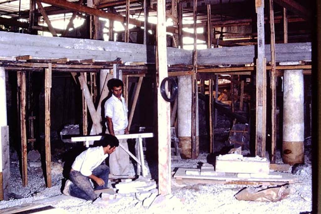 IX.13.1-3 Pompeii. 1972. During excavations. Photo by Stanley A. Jashemski. 
Source: The Wilhelmina and Stanley A. Jashemski archive in the University of Maryland Library, Special Collections (See collection page) and made available under the Creative Commons Attribution-Non Commercial License v.4. See Licence and use details. J72f0460