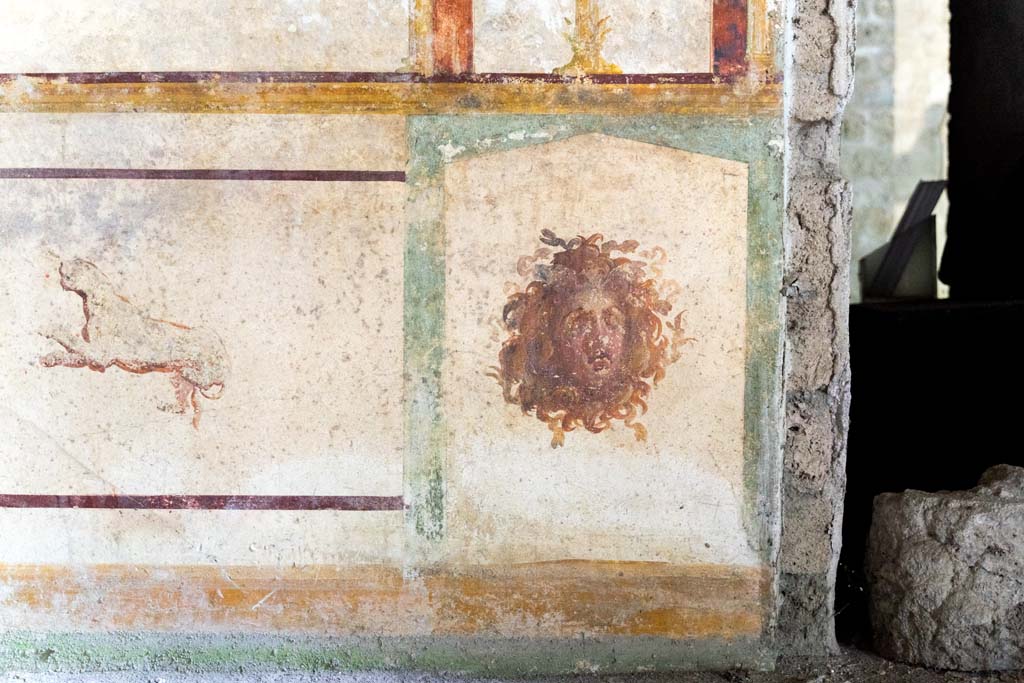 IX.13.1-3 Pompeii. October 2021. 
Room 11, detail from south end of east wall, near doorway to room 10. Photo courtesy of Johannes Eber.
