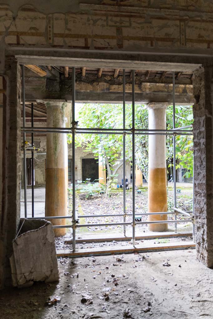 IX.13.1-3 Pompeii. October 2021. 
Room 11, looking south to peristyle. Photo courtesy of Johannes Eber.