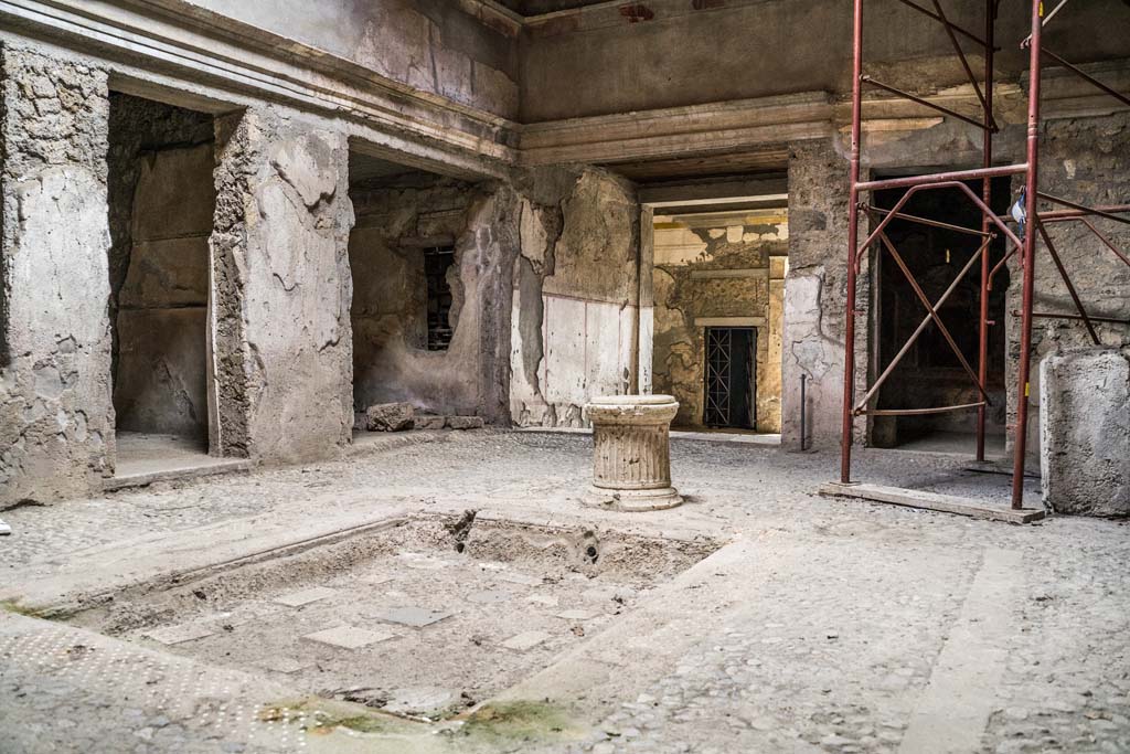 IX.13.3 Pompeii. October 2021. 
Room 2, looking south-east across atrium towards room 28, in centre. Photo courtesy of Johannes Eber.