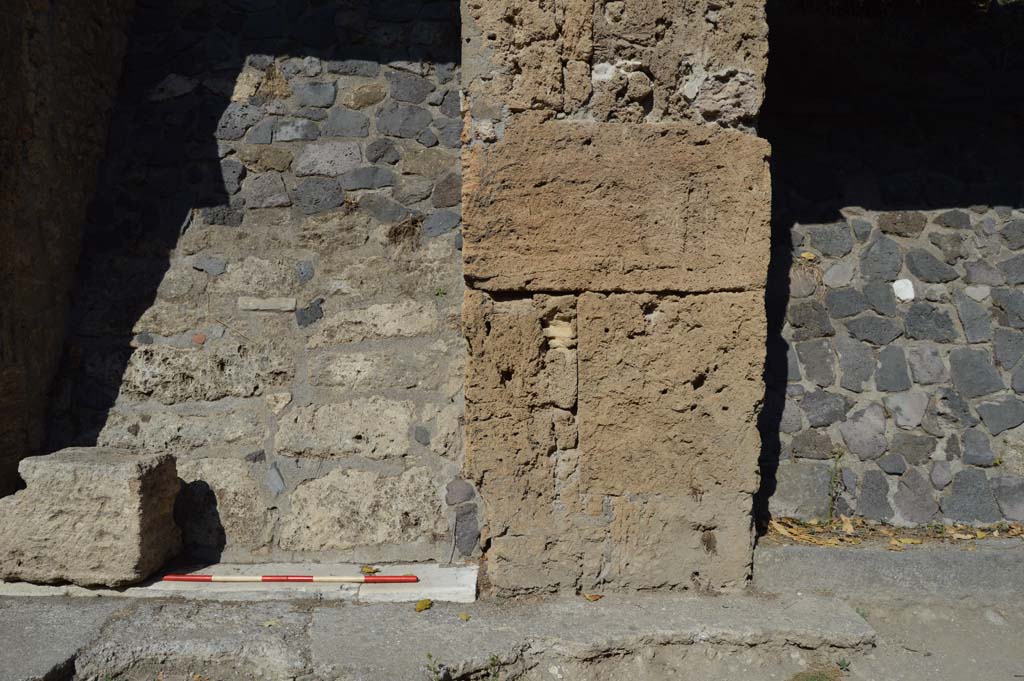 IX.13.6, on right, Pompeii. October 2017. Detail of doorway threshold, at west end, with pilaster dividing IX.13.5, on left. 
Foto Taylor Lauritsen, ERC Grant 681269 DÉCOR