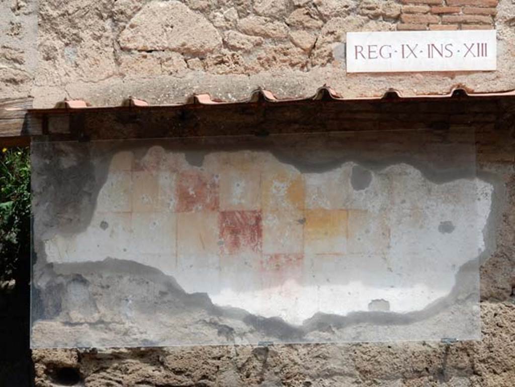 IX.13.6 Pompeii. May 2018. Painted plaster on east side of entrance, with chessboard pattern. 
Photo courtesy of Buzz Ferebee.