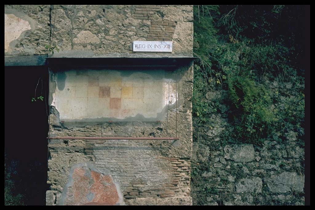 IX.13.6 Pompeii. Plaster with chessboard pattern to east of entrance.
Photographed 1970-79 by Günther Einhorn, picture courtesy of his son Ralf Einhorn.